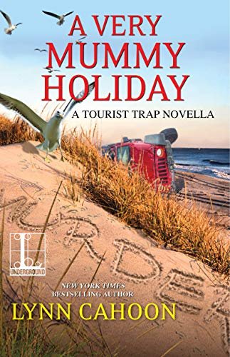 Book cover for "A Very Mummy Holiday" by Lynn Cahoon