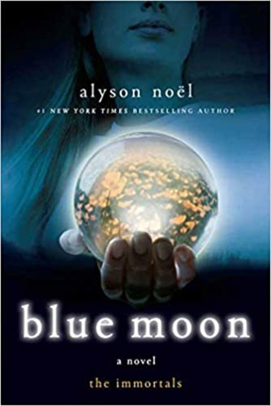 Book cover for "Blue Moon" by Alyson Noel