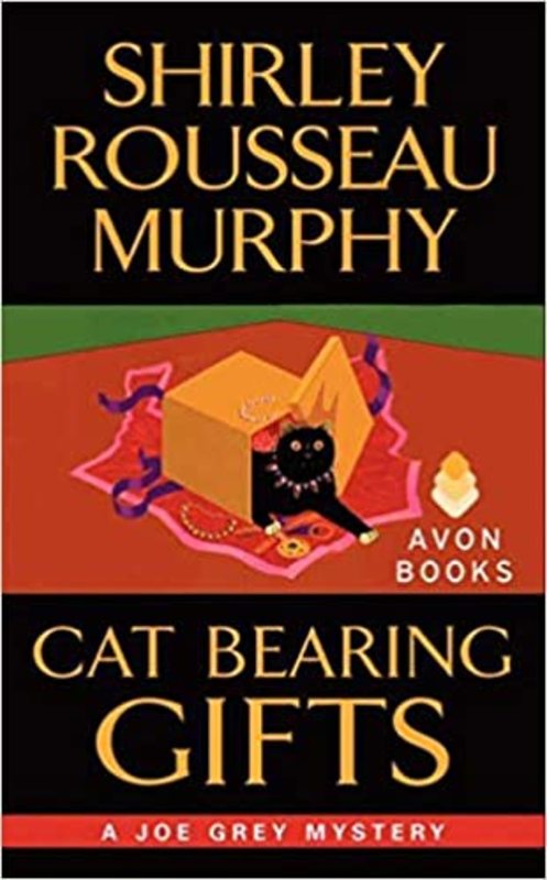 Book cover for "Cat Bearing Gifts" by Shirley Rousseau Murphy