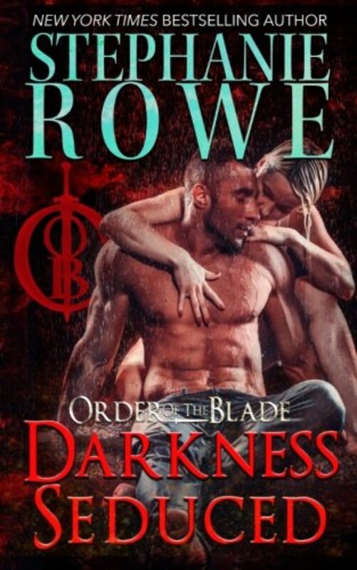 Book cover for "Darkness Seduced" by Stephanie Rowe