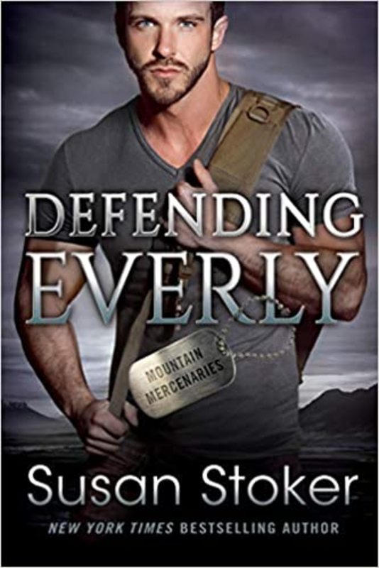 Book cover for "Defending Everly" by Susan Stoker