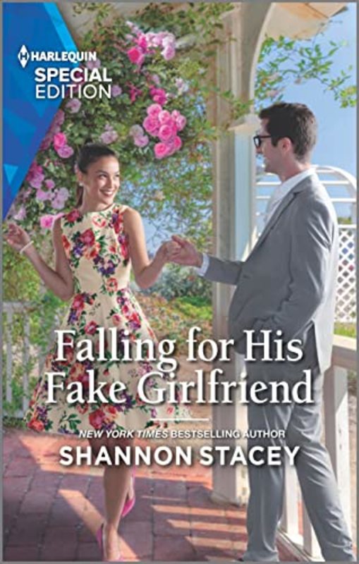 Book cover for "Falling for His Fake Girlfriend" by Shannon Stacey