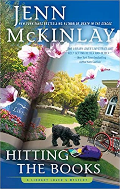 Book cover for "Hitting the Books" by Jenn McKinlay