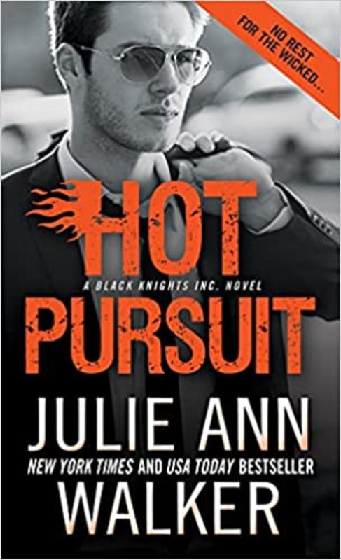 Book cover for "Hot Pursuit" by Julie Ann Walker