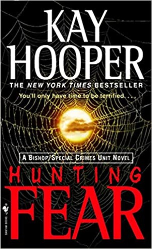 Book cover for "Hunting Fear" by Kay Hooper