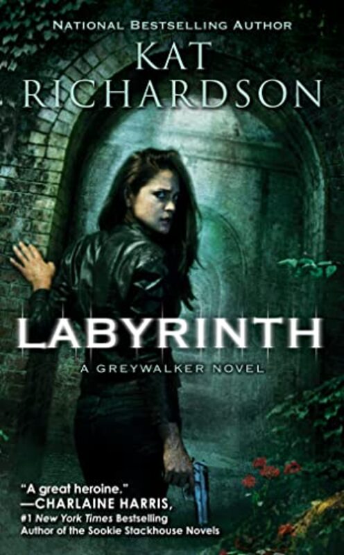 Book cover for "Labyrinth" by Kat Richardson