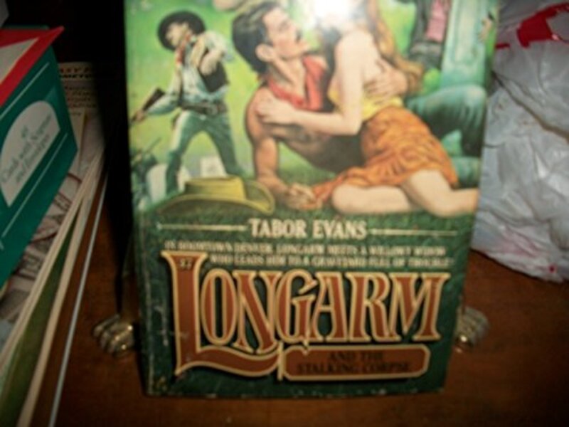 Book cover for "Longarm and the Stalking Corpse" by Tabor Evans