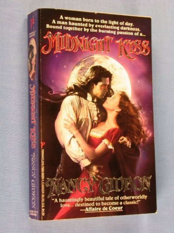 Book cover for "Midnight Kiss" by Nancy Gideon