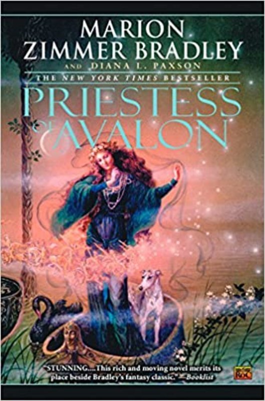 Book cover for "Priestess of Avalon" by Marion Zimmer Bradley