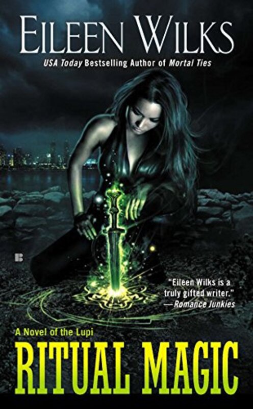 Book cover for "Ritual Magic" by Eileen Wilks