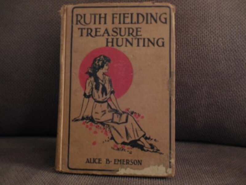 Book cover for "Ruth Fielding Treasure Hunting" by Alice B Emerson