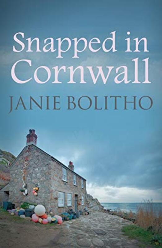 Book cover for "Snapped in Cornwall" by Janie Bolitho