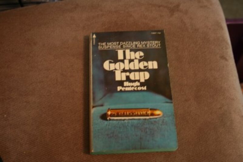 Book cover for "The Golden Trap" by Hugh Pentecost