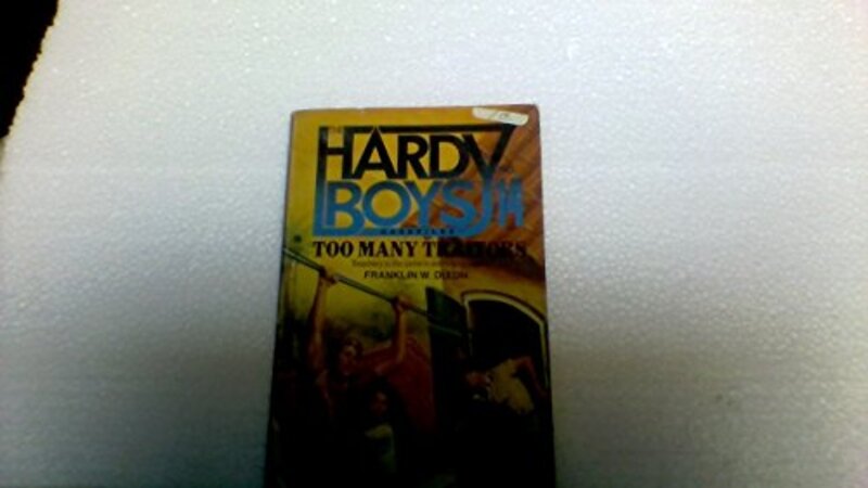 Book cover for "Too Many Traitors" by Franklin W Dixon